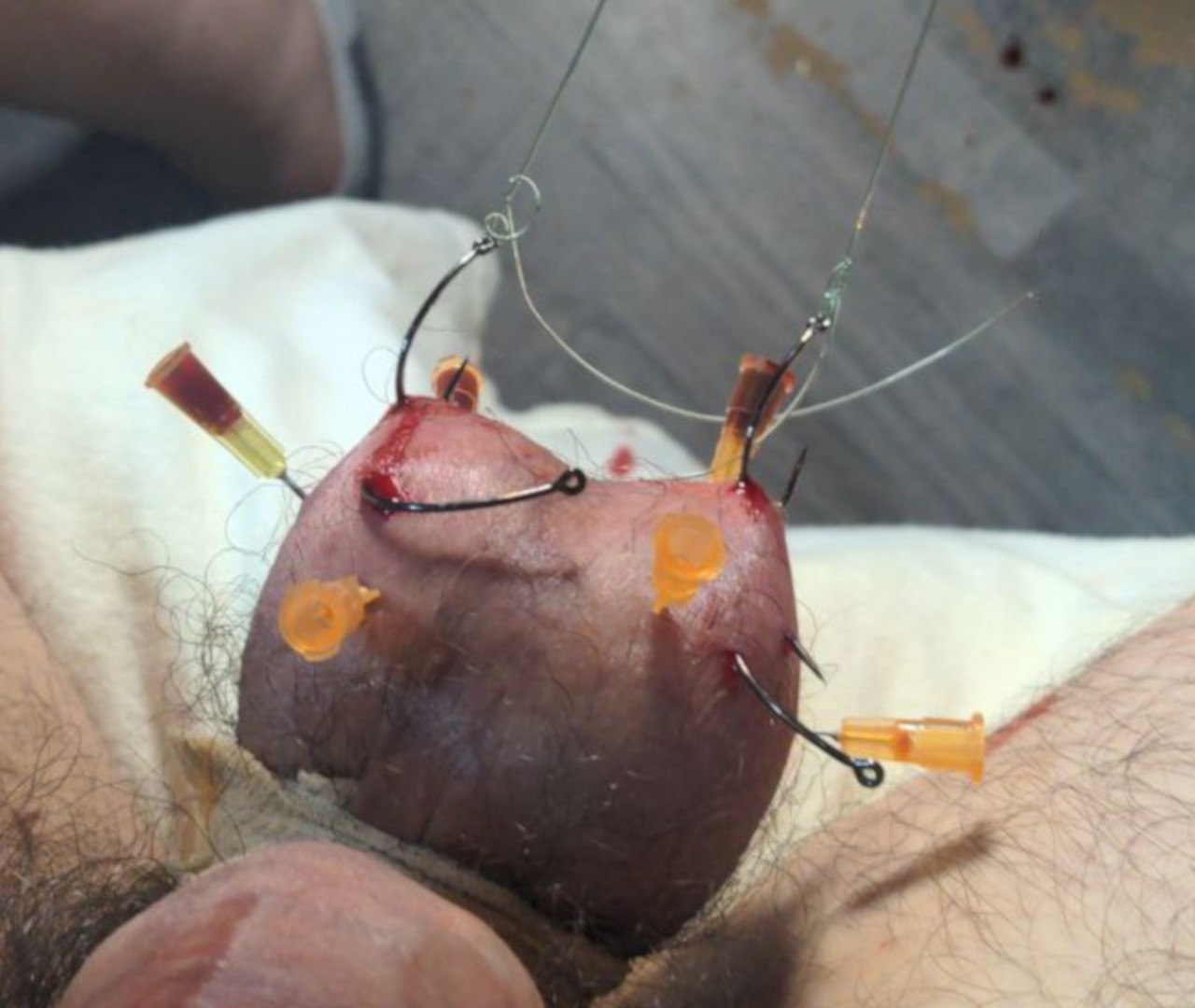 yes, the hooks are firmly in the balls