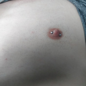 neues Nippelpiercing