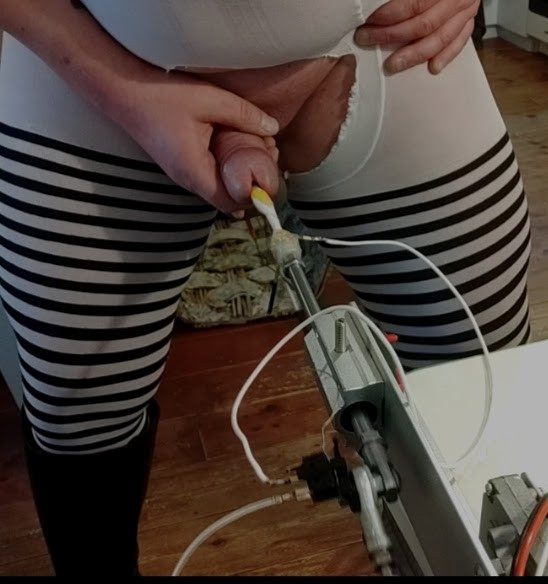 Toothbrush on a fucking-machine, fucks my clit hard and a switch gives a hard e-stim at the last centimeter, when it is complete inside me. Very hard to stand.